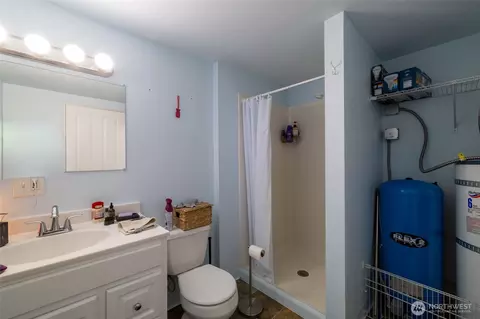Bath - 465 33 Sargent Rd, Winlock, WA 98596 photo 6 of 6