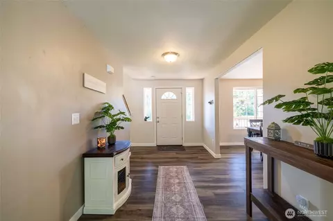 Entry Way - 465 33 Sargent Rd, Winlock, WA 98596 photo 1 of 1