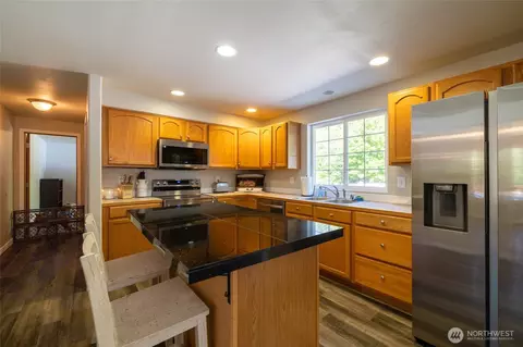Kitchen - 465 33 Sargent Rd, Winlock, WA 98596 photo 2 of 3