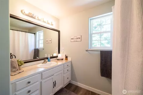 Bath - 465 33 Sargent Rd, Winlock, WA 98596 photo 3 of 6