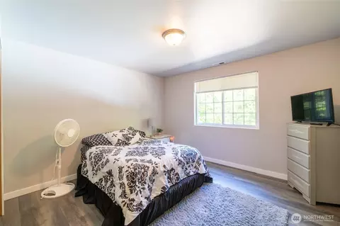 Bedroom - 465 33 Sargent Rd, Winlock, WA 98596 photo 2 of 5