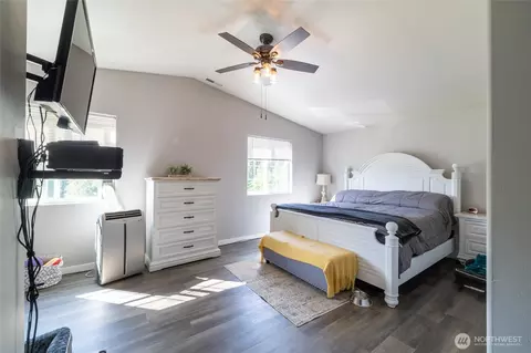 Bedroom - 465 33 Sargent Rd, Winlock, WA 98596 photo 3 of 5