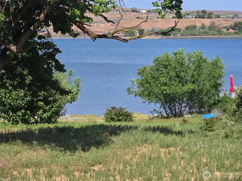 318 Lakeshore Dr, Soap Lake, WA 98851