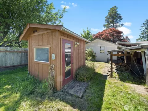 Exterior - 1875 Loraine St, Enumclaw, WA 98022 photo 7 of 8