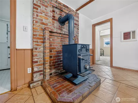 Entry Way - 1875 Loraine St, Enumclaw, WA 98022 photo 1 of 2