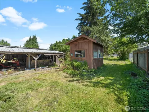 Exterior - 1875 Loraine St, Enumclaw, WA 98022 photo 6 of 8