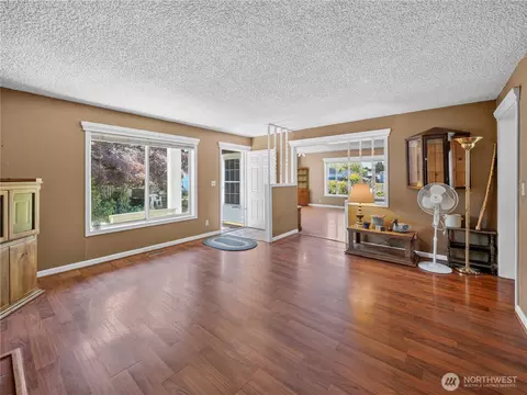 Living - 1875 Loraine St, Enumclaw, WA 98022 photo 1 of 4