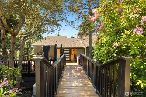 13441 64th Ter NE, Kirkland, WA 98034