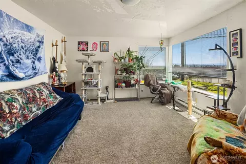 Living - 1907 37th St, Everett, WA 98201 photo 3 of 4