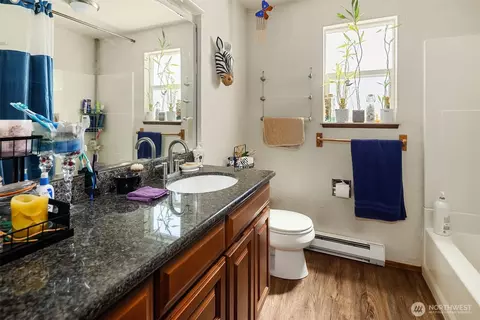 Bath - 1907 37th St, Everett, WA 98201 photo 2 of 3