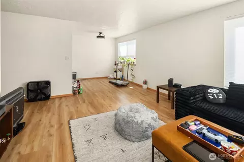 Living - 1907 37th St, Everett, WA 98201 photo 2 of 4