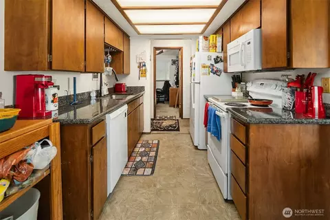 Kitchen - 1907 37th St, Everett, WA 98201 photo 2 of 5