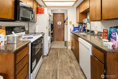 Kitchen - 1907 37th St, Everett, WA 98201 photo 4 of 5