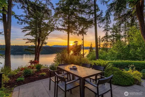 7733 Hansen Rd NE, Bainbridge Island, WA 98110