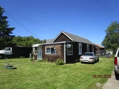 317 1st St, Cosmopolis, WA 98537