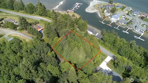 999 Bluejay Ln, Port Ludlow, WA 98365