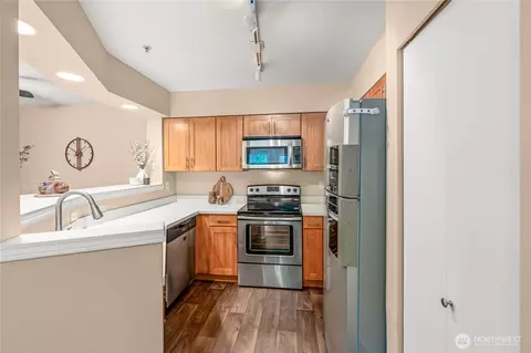 Kitchen - 15300 112th Ave NE #C308, Bothell, WA 98011 photo 1 of 2