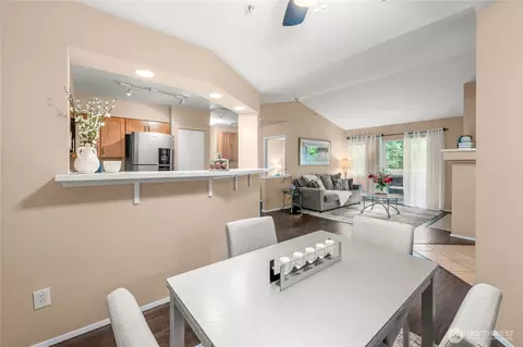 Dining - 15300 112th Ave NE #C308, Bothell, WA 98011 photo 2 of 4