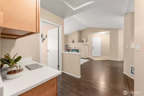 Entry Way - 15300 112th Ave NE #C308, Bothell, WA 98011 photo 3 of 3