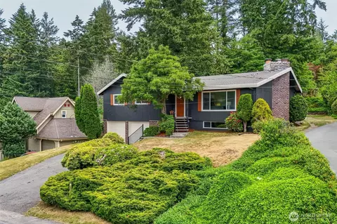 3828 Harbel Dr NE, Bremerton, WA 98310