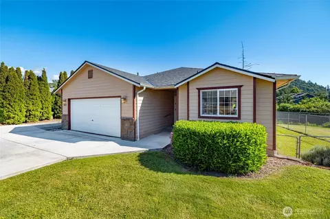 1803 S 30th St, Mount Vernon, WA 98274