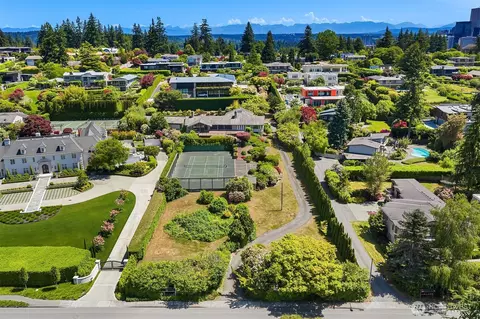 1700 92nd Ave NE, Clyde Hill, WA 98004