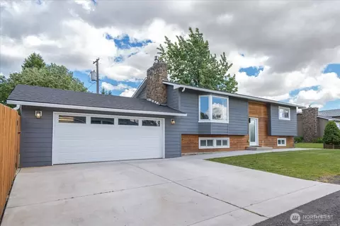 923 15th St, Davenport, WA 99122