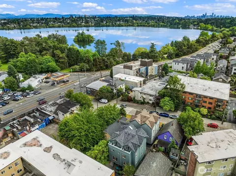 916 N 73rd St #A, Seattle, WA 98103