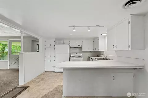 Kitchen - 5428 Seahurst Ave, Everett, WA 98203 photo 1 of 2