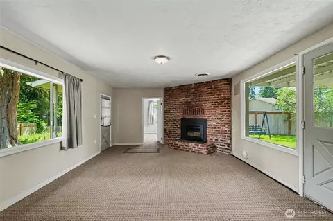 Living - 5428 Seahurst Ave, Everett, WA 98203 photo 4 of 5