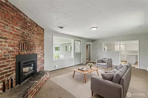 Living - 5428 Seahurst Ave, Everett, WA 98203 photo 2 of 5