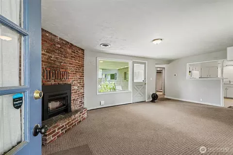 Living - 5428 Seahurst Ave, Everett, WA 98203 photo 1 of 5
