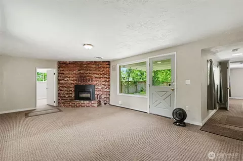 Living - 5428 Seahurst Ave, Everett, WA 98203 photo 3 of 5