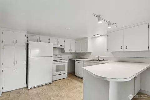 Kitchen - 5428 Seahurst Ave, Everett, WA 98203 photo 2 of 2