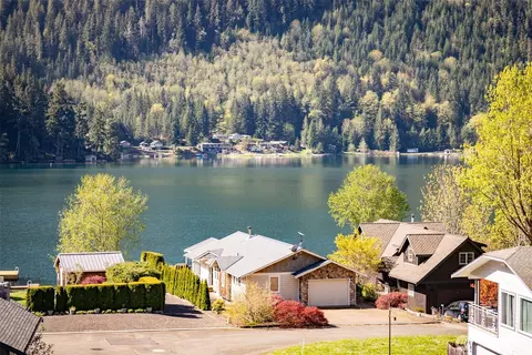 491 Maple Grove Rd, Port Angeles, WA 98363