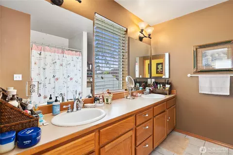 Bath - 409 Kensington Ave NW, Orting, WA 98360 photo 4 of 4