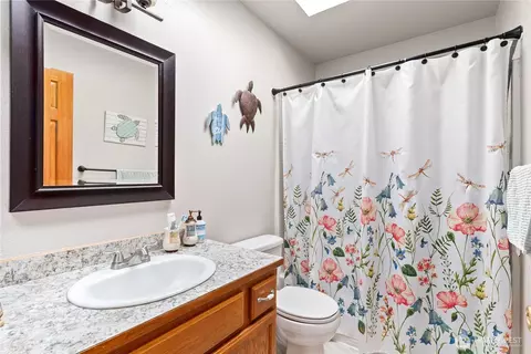 Bath - 409 Kensington Ave NW, Orting, WA 98360 photo 2 of 4