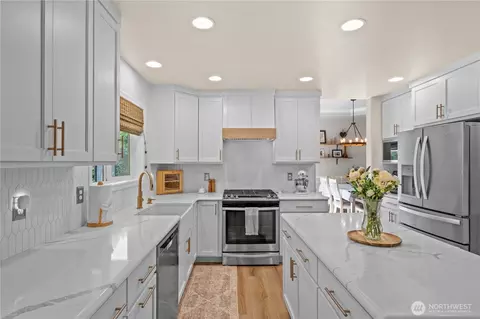 Kitchen - 15204 197th St E, Orting, WA 98360 photo 1 of 4