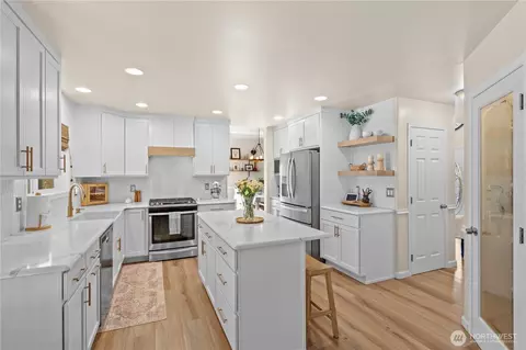 Kitchen - 15204 197th St E, Orting, WA 98360 photo 2 of 4
