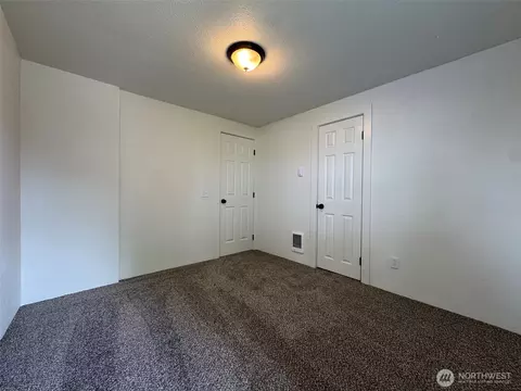 Bedroom - 289 28th Ave, Longview, WA 98632 photo 2 of 3