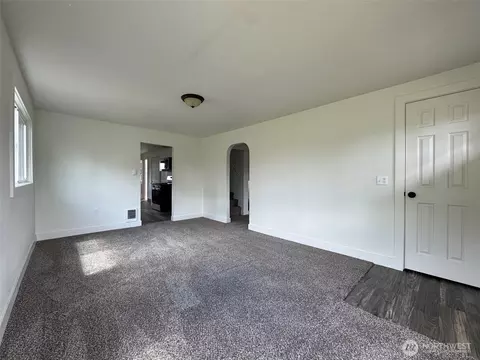 Living - 289 28th Ave, Longview, WA 98632 photo 2 of 2