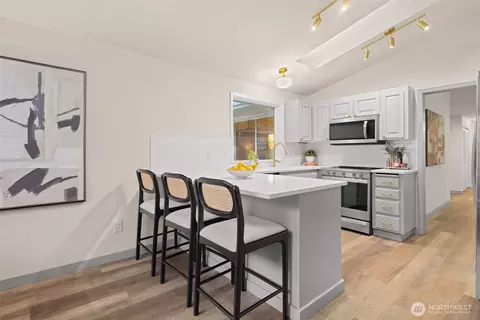 Kitchen - 2000 Village Green Dr #18, Mill Creek, WA 98012 photo 1 of 2