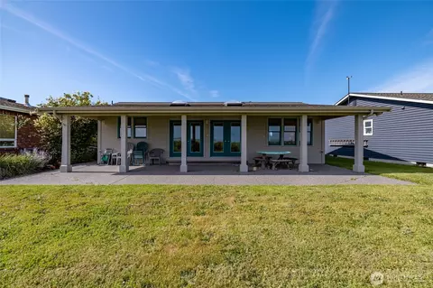 754 Livingston Bay Shore Dr, Camano Island, WA 98282