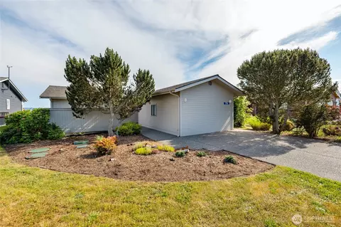 754 Livingston Bay Shore Dr, Camano Island, WA 98282