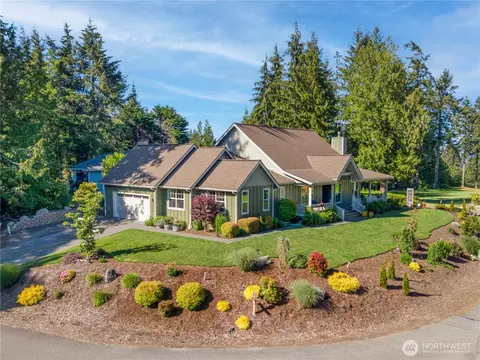 20 Dunsmuir Rd, Port Ludlow, WA 98365