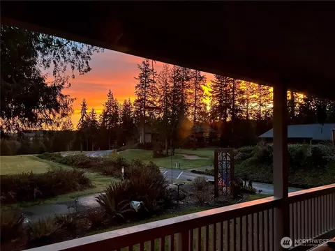 20 Dunsmuir Rd, Port Ludlow, WA 98365