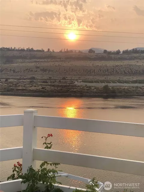 7667 Tarpiscan Rd, Malaga, WA 98828