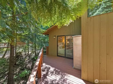 Exterior - 17116 Gravenstein Rd, Bothell, WA 98012 photo 7 of 8