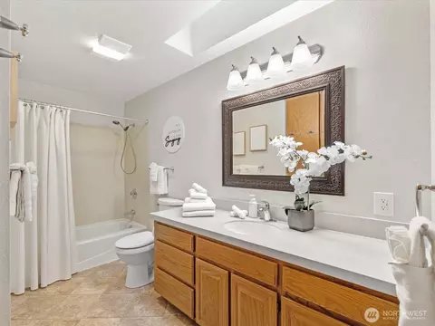 Bath - 17116 Gravenstein Rd, Bothell, WA 98012 photo 1 of 2