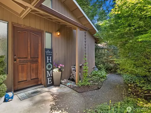 17116 Gravenstein Rd, Bothell, WA 98012